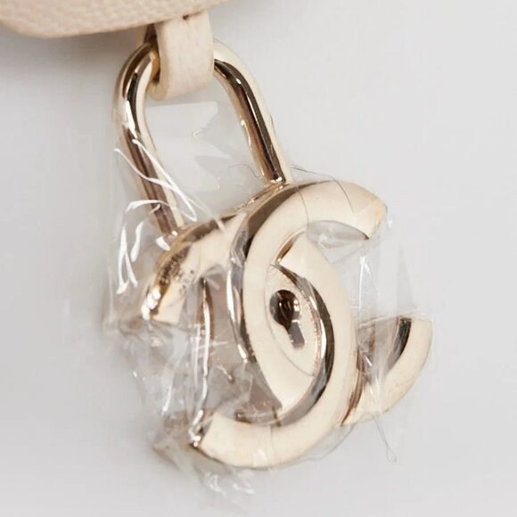 Chanel White Quilted Caviar Leather Filigree Mini Vanity Case Bag - Picture 6 of 12